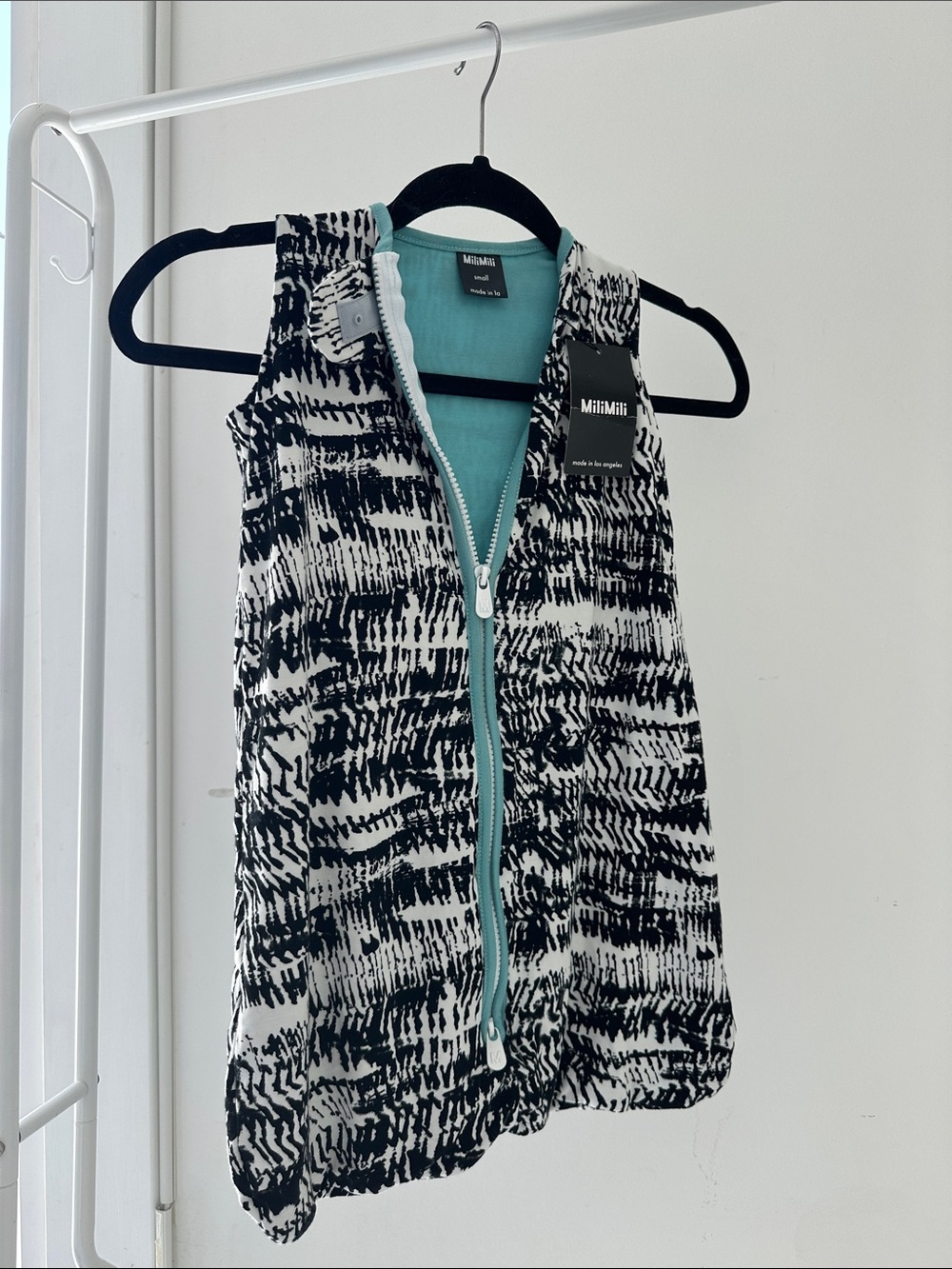 MiliMili Black White Abstract Zip Front Vest Top NWT Size Small